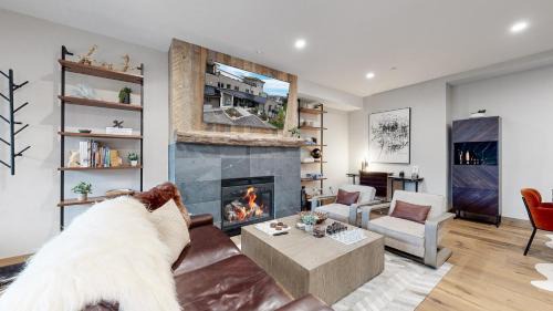 Winter Park Apartment | Hot Tub Steps to Dining and Ski Shuttle