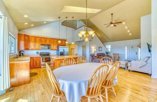 Colorado City House | Hot Tub Stunning Mountain Views Hillside Haven