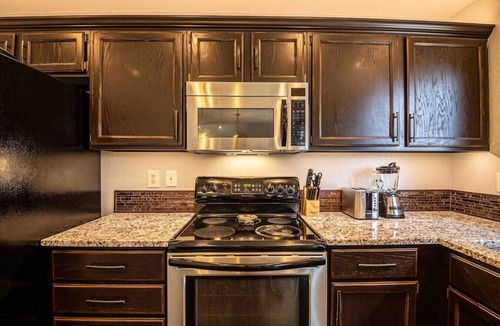 Colorado Springs House | Hot Tub | Theater | Firepit | Gym | Yard | Foosbal