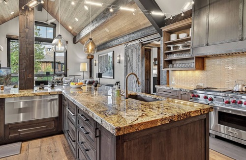 Breckenridge House | Hot Tub + Theatre Room - Summit at Shock Hill