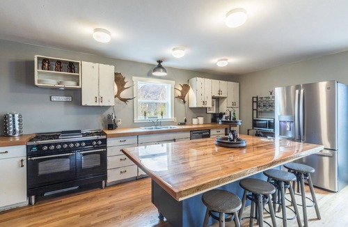 Creede House | Hot Tub | Unparallel Views | Dogs Welcome | Walk to Downtown Creede