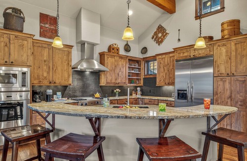 Fairmount On The River House | Hot Tub + Views + Ski Shuttle - Blue Skies at the Shores