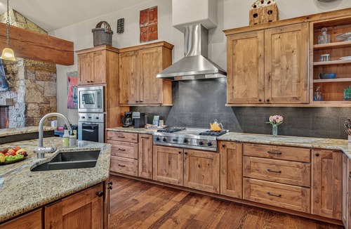 Fairmount On The River House | Hot Tub + Views + Ski Shuttle - Blue Skies at the Shores