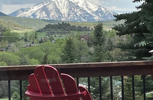 Glenwood Springs House | Hot Tub & Views w/Town & Hot Springs Nearby