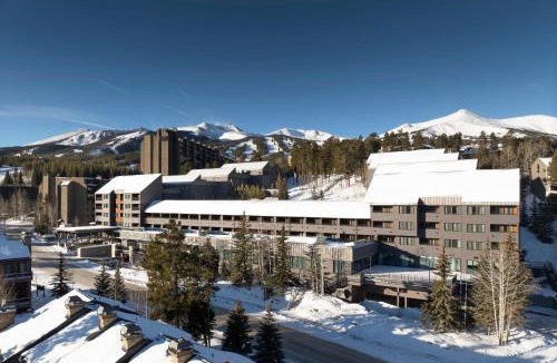Peak 9 Resort | Hotel Alpenrock Breckenridge, Curio Collection by Hilton