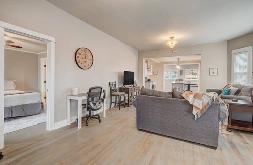 Northside House | Hotel Heritage | Historic Sites | Dog Friendly/BBQ