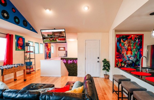 Berkley House | HotTub PS5 Arcade Theater PoolTable Pinball 420