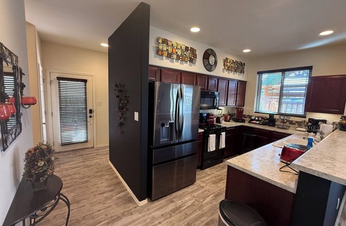 Santa Fe House | House in quiet neighborhood, 2 parking spaces, easy access.