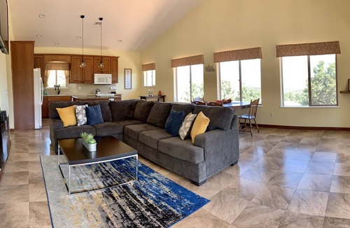 Kingman House | House in the trees, 5 miles from Interstate 40, wild life, amazing views