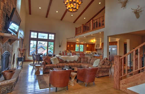 Steamboat Springs House | Huge 5 BD Dog Friendly, Hot Tub, New Back Deck!