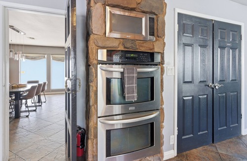 North Las Vegas Villa | Huge 6-BDR Villa with Pool