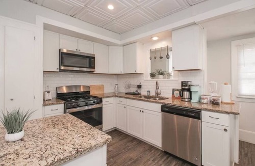 Cleveland House | Huge Cleveland Getaway! Jacuzzi, Pool Table, & Game Room. 5 Bed Home, Sleeps 15