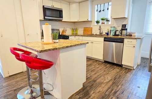 Cleveland House | Huge Cleveland Getaway! Jacuzzi, Pool Table, & Game Room. 5 Bed Home, Sleeps 15
