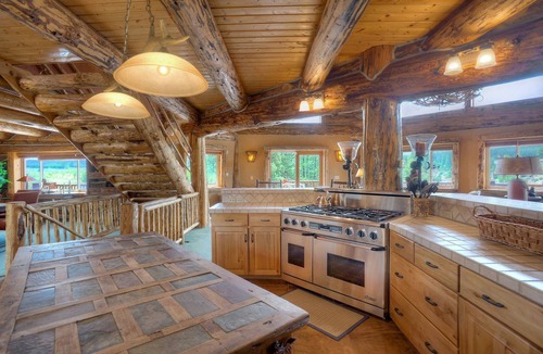 Durango West House | Huge Log home on 40 Acres - Awesome Views, Decks, Pool Table - 7 Min to Dgo