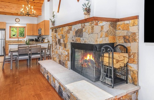 Eagle-Vail Condo | Huge summer promotion! Ideal location, stunning & modern unit mins to BC & Vail.