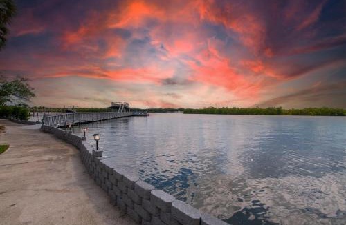 Riverview Villa | Huge Waterfront Mini-Resort w Gym, Dock & Pool
