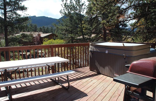 Estes Park Cabin | Hummingbird - cabin on the river w/private hot tub