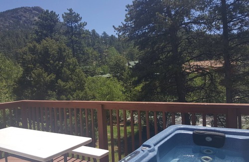 Estes Park Cabin | Hummingbird - cabin on the river w/private hot tub