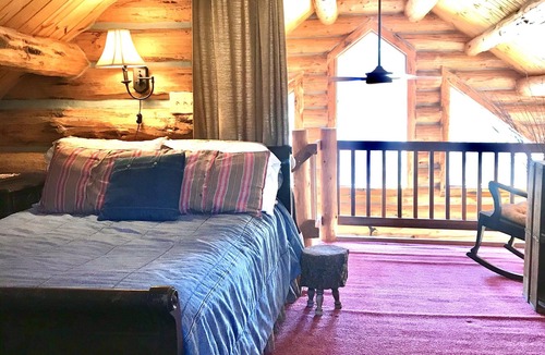 San Juan River Village Cabin | Hummingbird Haven/Cozy Log Cabin/Skiing/Free WiFi