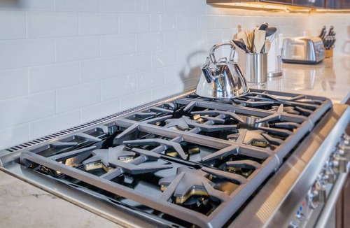Windcliff Estates House | Hyler Mountain Lodge Vacation Home at Windcliff