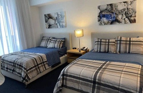 Hallandale Beach Resort | Iconic View - Family 2BR Hotel Suite @beach