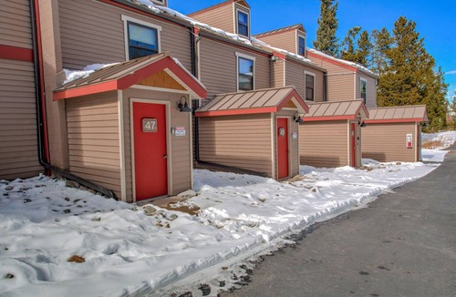 Baldy Mountain House | Ideally Located, Cozy Townhome w/Mountain Views, Private Sauna & Fireplace!
