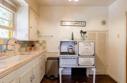 Idyllwild Cabin | IdyllAway Vintage Cabin - Kid Friendly Cul-de-Sac!