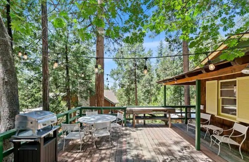 Idyllwild Cabin | IdyllAway Vintage Cabin - Kid Friendly Cul-de-Sac!