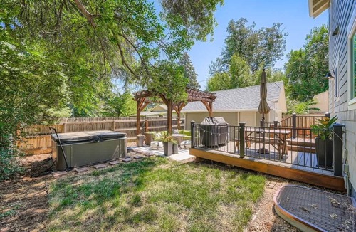 Longmont House | Idyllic Downtown Longmont 5-BDR Retreat
