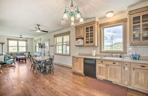Lucerne House | Idyllic Gem: Screened Porch, 1/2 Mi to River!