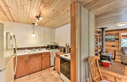 Twin Lakes Cabin | Idyllic Twin Lakes Escape w/Views of the Lakes