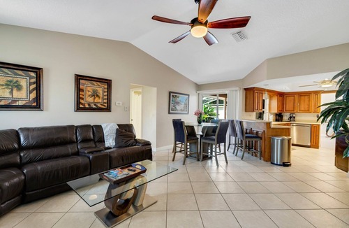 South Venice House | IMMACULATE 3BR 2 BATH PRIVATE POOL HOME MINUTES TO BEACHES, DOWNTOWN.