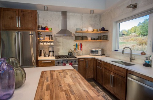 Mount Crested Butte House | Immaculate! Hot Tub! Heated Garage! New Build!
