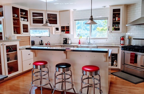 Mariposa House | In Town - CASA EL CAPITAN - Near Yosemite, Walk to restaurants, shops, hiking