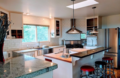 Mariposa House | In Town - CASA EL CAPITAN - Near Yosemite, Walk to restaurants, shops, hiking