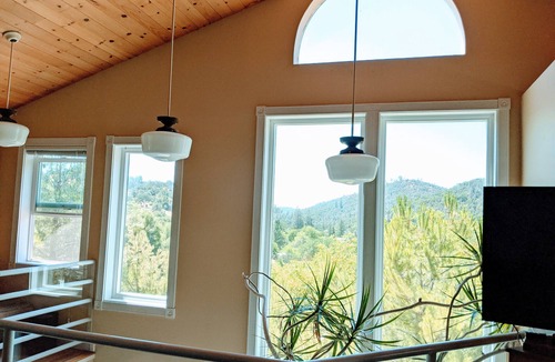 Mariposa House | In Town - CASA EL CAPITAN - Near Yosemite, Walk to restaurants, shops, hiking