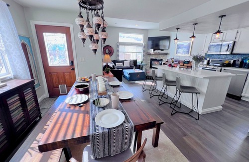 Silverthorne Ski Chalet | In Town, Private Hot Tub, Ski, Hike, Eat, Gather!