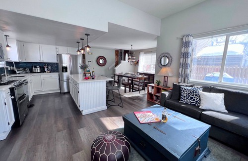 Silverthorne Ski Chalet | In Town, Private Hot Tub, Ski, Hike, Eat, Gather!