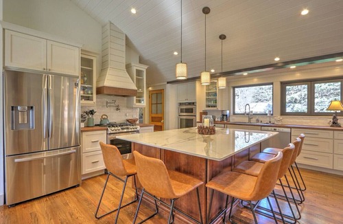 Glenwood Springs House | Incredible Newly Remodeled Family Home w/Hot Tub!