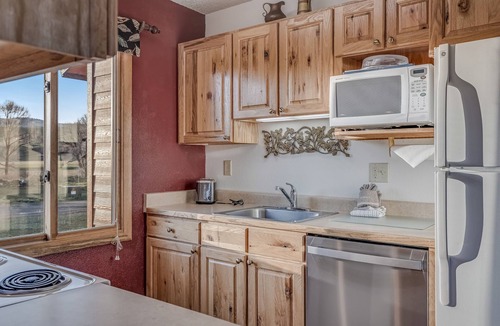 Clark Cabin | Independence - Cozy cabin, pet friendly, hot tub
