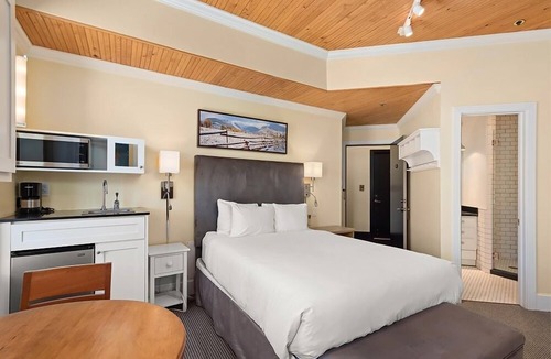 Downtown Hotel | Independence Square 305 | Remodeled, 3rd Floor Hotel Room in Aspen's Best Location