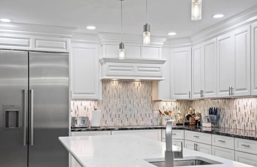 Hunting Valley House | Indoor Pool-Sauna-Movie Theater Room-Bar-Sleeps 10