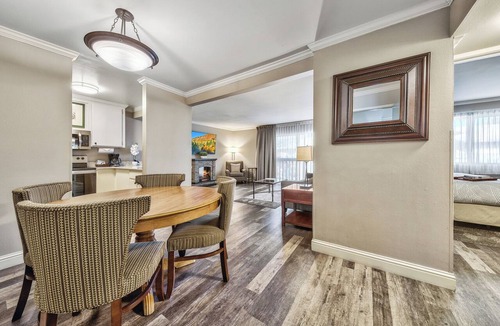 South Lake Tahoe Hotel | Indulge in Home-Like Comfort! Pet-friendly Property, Free Breakfast!
