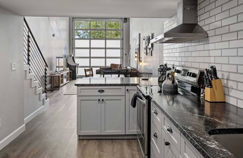 Barths Apartment | Industrial-Chic Loft with King Bed Close to Shops!