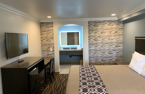 Bassett Hotel | Industry Inn & Suites