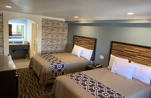 Bassett Hotel | Industry Inn & Suites