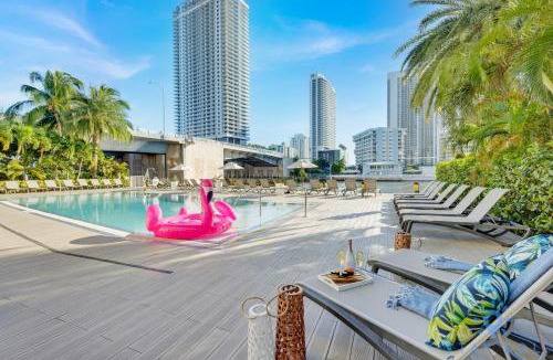 Hallandale Beach Hotel | Infinite View Balcony Pool Near Beach