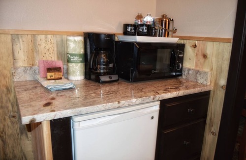 Estes Park Hotel | Inn on Fall River & Fall River Cabins