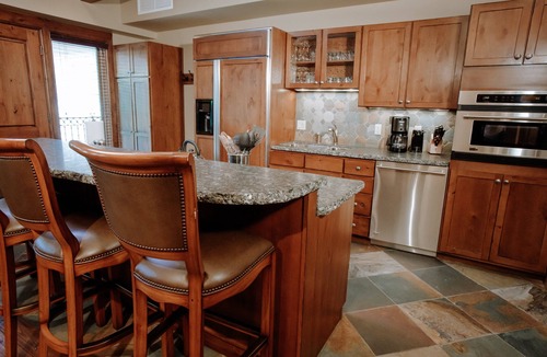 West End Hotel | Innsbruck Aspen | Deluxe One-Bedroom Garden Residence 01 w/Hot tub, Centrally located