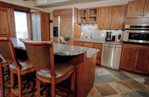 West End Hotel | Innsbruck Aspen | Deluxe One-Bedroom Garden Residence 02 w/Hot tub, Centrally located